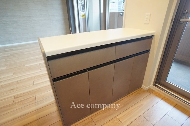 【キッチン】 | アンビエント鴻池新田 | キッチン背面にカウンター（下部収納）付きです♪