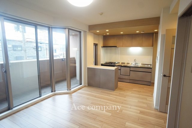 【居間・リビング】 | アンビエント鴻池新田 | 【LDK：約12.7帖】南向き、ワイドサッシです☆