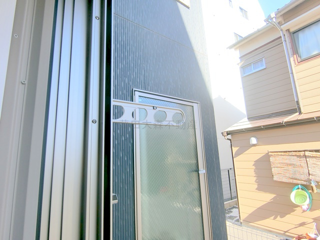 AZEST-RENT羽田Xの設備|物干し金具