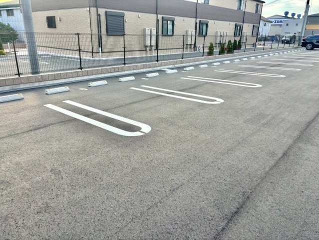カミーノ　オタンタトレ Ⅰの駐車場