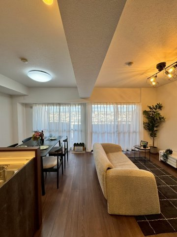 ロイヤルシャトー寝屋川オークビルの居間・リビング