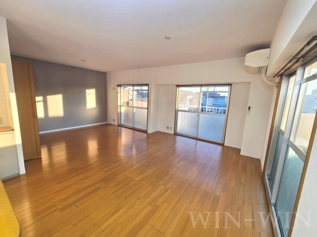 豊橋市下地町の賃貸マンションの居間・リビング