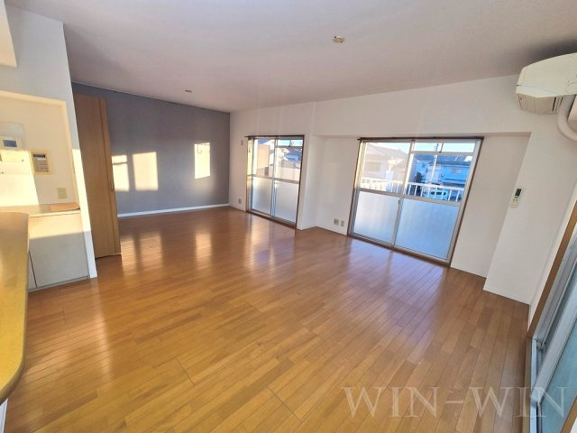 豊橋市下地町の賃貸マンションの居間・リビング