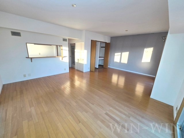 豊橋市下地町の賃貸マンションの居間・リビング