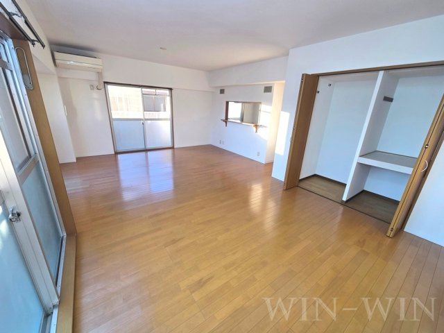 豊橋市下地町の賃貸マンションの居間・リビング