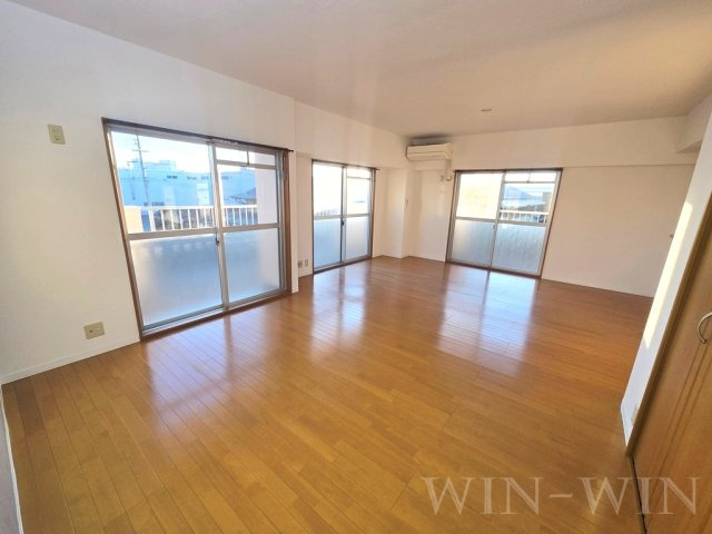 豊橋市下地町の賃貸マンションの居間・リビング