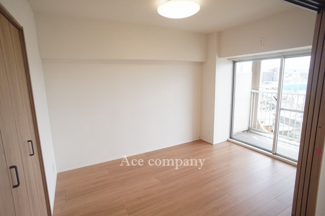 【内装】 | 東大阪サンハイツ | 【洋室5.0帖】バルコニーに面した明るいお部屋です☆