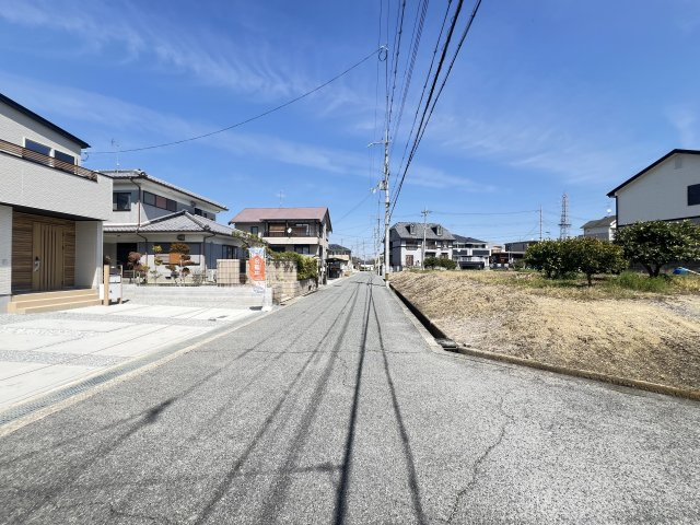 香芝市第1　真美ヶ丘　の前面道路含む現地写真