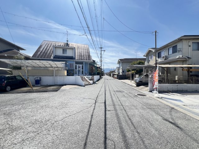 香芝市第1　真美ヶ丘　の前面道路含む現地写真
