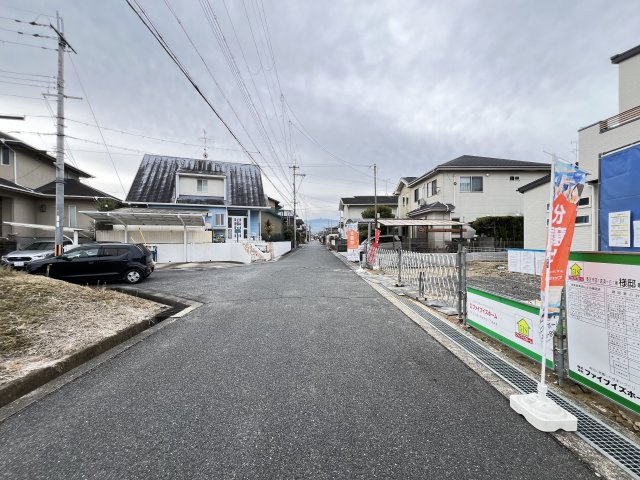 香芝市第1　真美ヶ丘　の前面道路含む現地写真