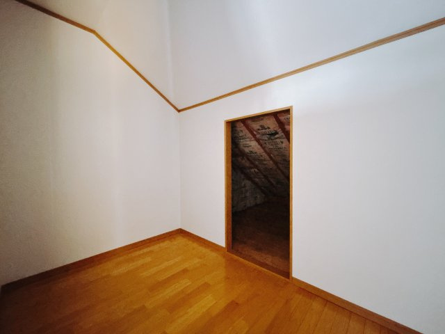 【中古戸建】太田市新田木崎町1期の洋室|■2階洋室｜ナチュラルカラーの床です。模様替えなどとても楽しく工夫できます♪陽当たり、風通しもとても良いので毎日快適な生活スタートです！子供部屋にも良いですね♪