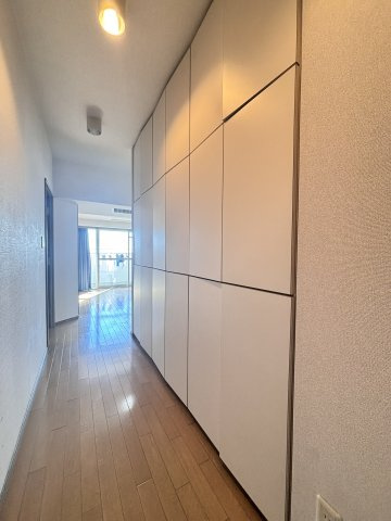 廊下壁面収納