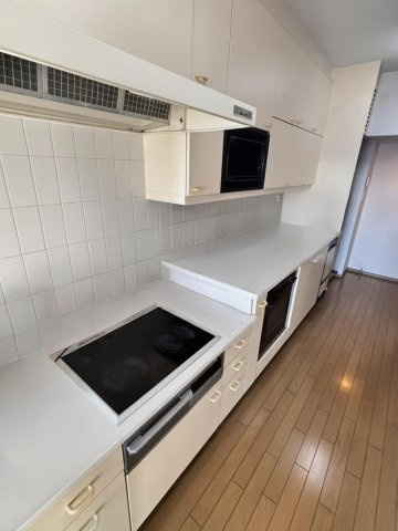 約5.0帖のキッチン　画像は入居者様の家具をCGで消した画像であり、現況と異なる可能性がございます