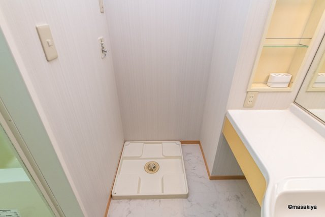 グラノーラの洗面所|室内洗濯機置場