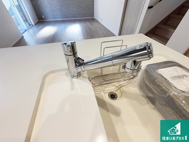 10(土)11(日)12(祝)現地説明会開催中　奈良市芝辻町の設備|浄水器を内蔵！炊飯時、お茶を作る時に安心してお水を使えます！お湯と冷水、浄水と原水、シャワーの切替えもワンタッチです！