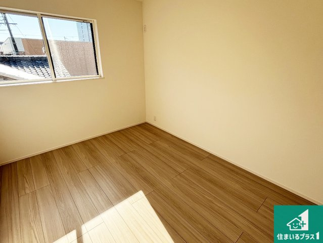 10(土)11(日)12(祝)現地説明会開催中　奈良市芝辻町の洋室|シンプルな洋室は、自分好みのインテリアが楽しめます♪ご家族とインテリアや家具を選びに行くのは新築購入時の醍醐味の一つです。ぜひお楽しみください♪