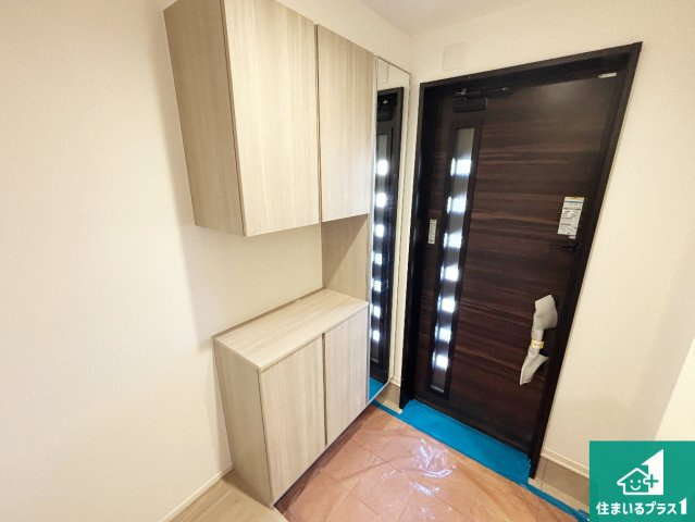 10(土)11(日)12(祝)現地説明会開催中　奈良市芝辻町の玄関|シューズボックスにはたくさんの靴が収納できるので玄関周りはいつもスッキリ！ご家族が増えても安心！