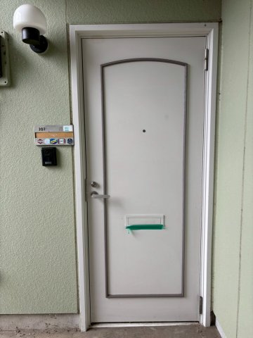 グランドヒル岡上Aの玄関