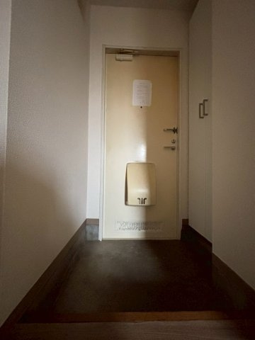 グランドヒル岡上Aの玄関