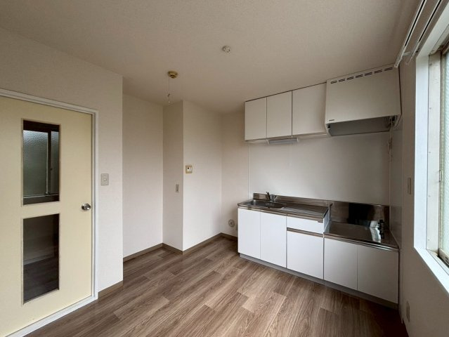 グランドヒル岡上Aの居間・リビング