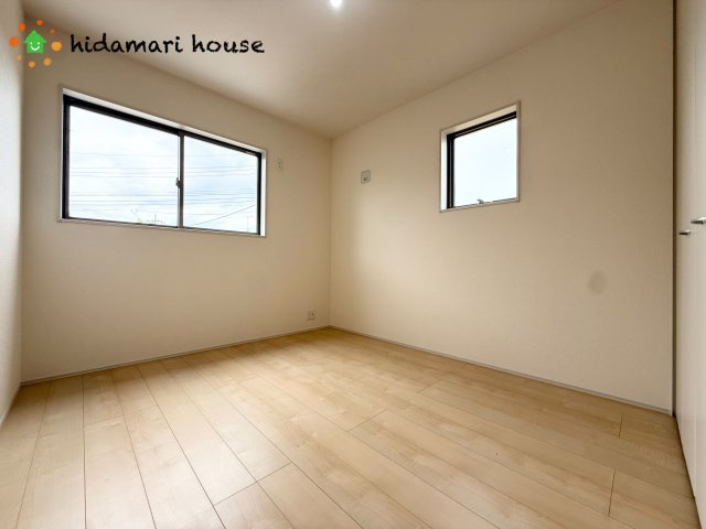 伊奈町中央　新築戸建　リーブルガーデン02の子供部屋|２階洋室：5.3帖