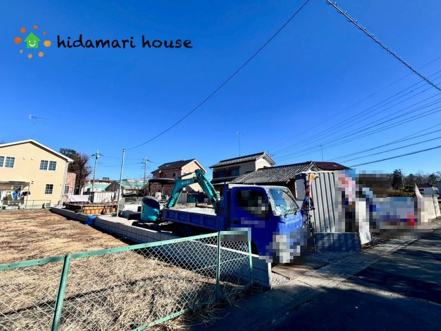 伊奈町中央　新築戸建　リーブルガーデン02の前面道路含む現地写真