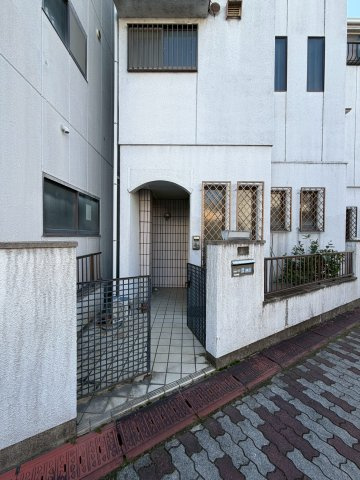 上神田二丁目貸家のエントランス