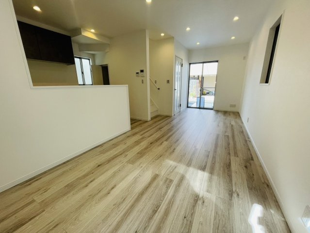 山田出口町の完成予想図|【施工例】
リビング側・キッチン側の双方からお互いの姿が見え、お料理中もお子様の様子を見守れます♪