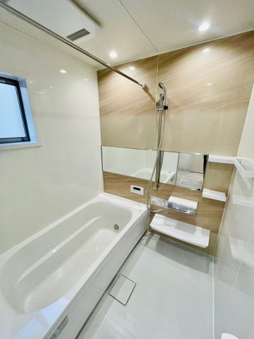 山田出口町の完成予想図|【施工例】
衣類乾燥や暖房、涼風等…多機能浴室乾燥機が完備された浴室です。日常生活をより快適に過ごせそうですね♪