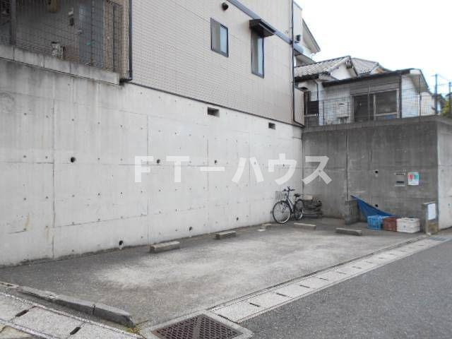 グレースコーポの駐車場