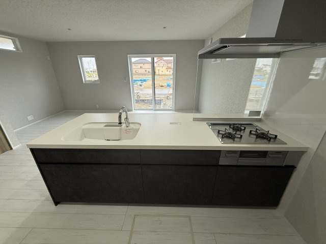 匝瑳市八日市場ロA区／太陽光発電システム付　新築一戸建のキッチン