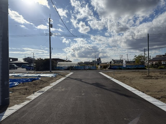 匝瑳市八日市場ロA区／太陽光発電システム付　新築一戸建の前面道路含む現地写真