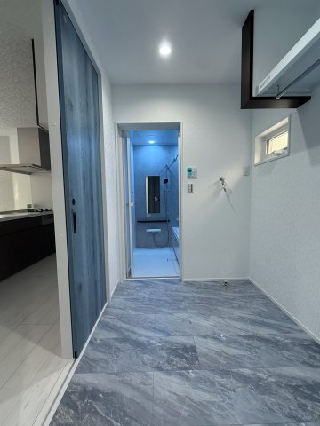 匝瑳市八日市場ロA区／太陽光発電システム付　新築一戸建の脱衣所