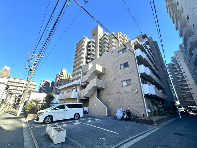 ソネット上池袋の外観|周囲の景観と調和する、落ち着きある洗練デザイン。日常の風景にさりげない美しさを添える、ちょうどよい存在感です。※2025年2月リフォーム完成予定