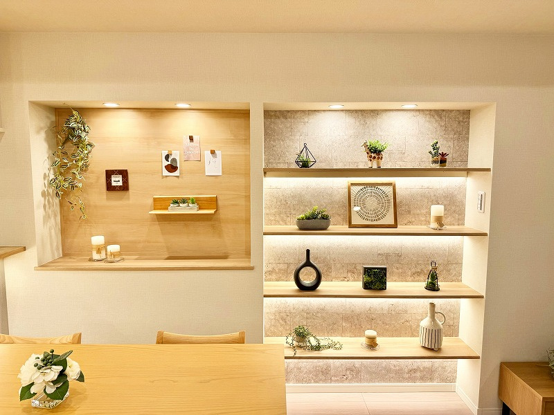 ボン・ファミリエ宮崎台の居間・リビング|カウンター・飾り棚
