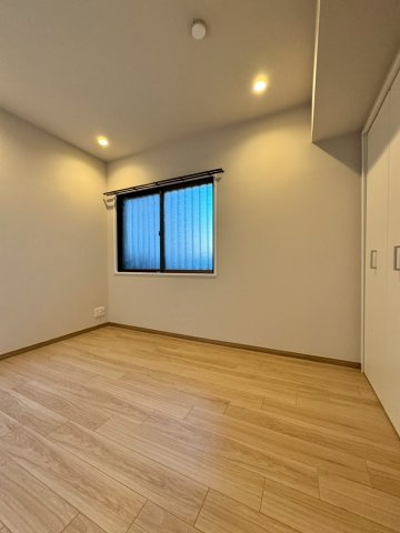 ネオステージ門真の洋室|約5帖の洋室はワークスペースとしてもオススメです。