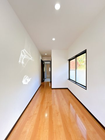 出石町寺町　リフォーム住宅　3LDKの内装|【リフォーム済】廊下スペースの写真です。ゆとりのある廊下になっております。