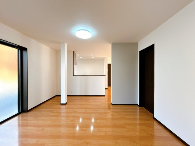 出石町寺町　リフォーム住宅　3LDKの居間・リビング|【リフォーム済】LDK別角度の写真です。こちらのスペースはダイニングとして活用することができそうですね。