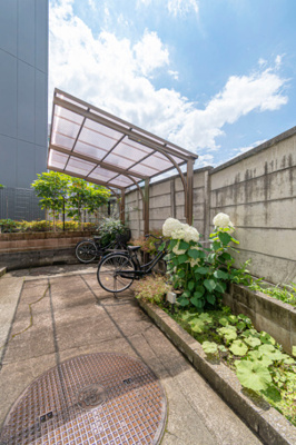 【その他共用部分】 | トップ志村 | 敷地内に自転車置き場があります