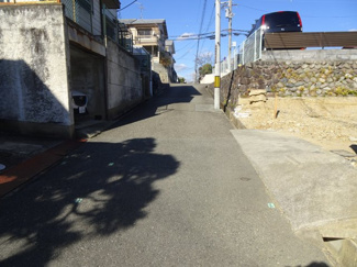 【前面道路含む現地写真】 | 川西市松が丘町　建築条件無土地