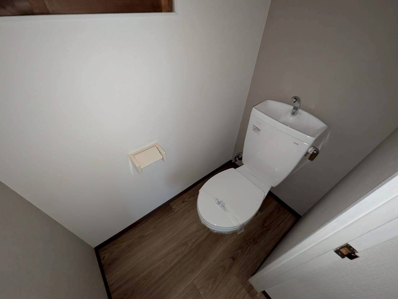 美園町貸家Bのトイレ