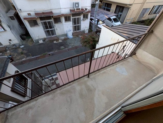 美園町貸家Bのバルコニー