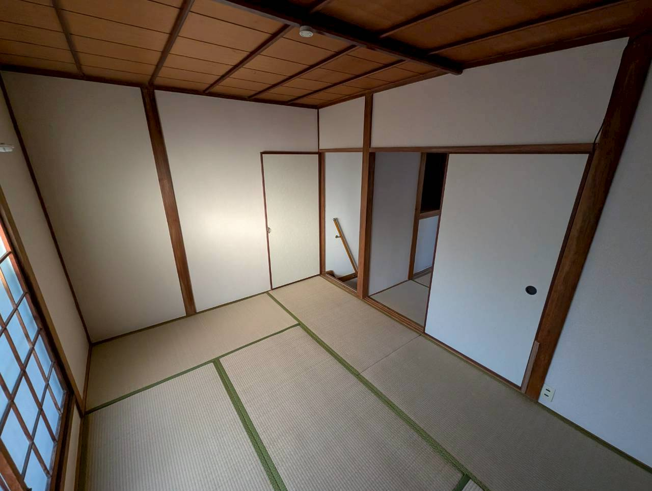 美園町貸家Bの寝室