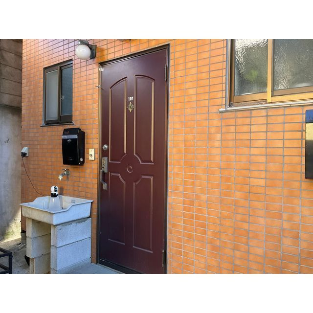 メゾンエトワールの玄関|収納もある玄関です