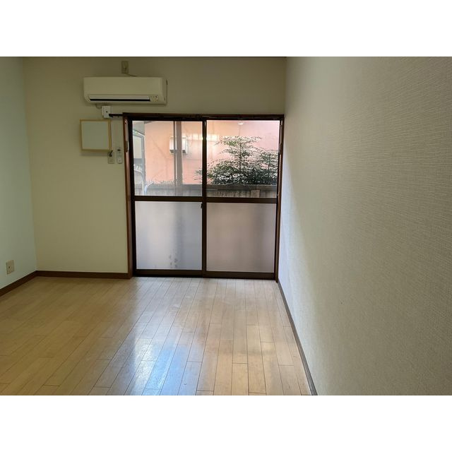 メゾンエトワールの居間・リビング|こちらの居間で趣味の時間をお楽しみください