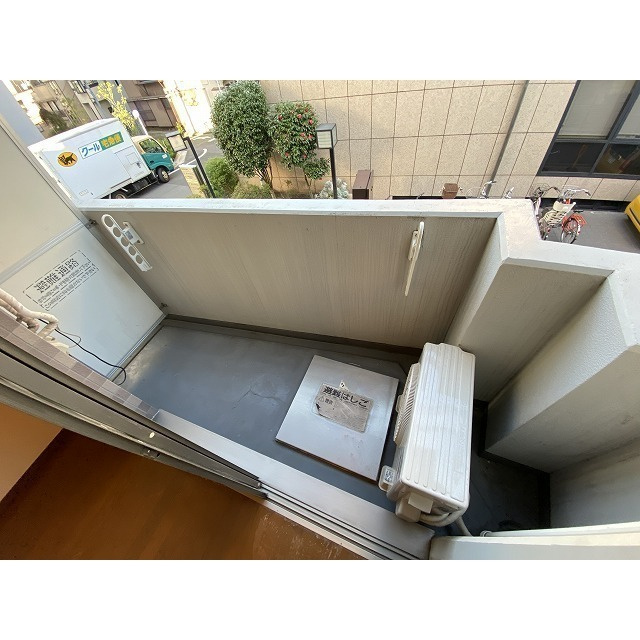 ＣＲＥＳＣＥＮＴ　ＭＯＴＯＮＥＳのバルコニー|外からの目が気にならないバルコニーで洗濯物が干せます