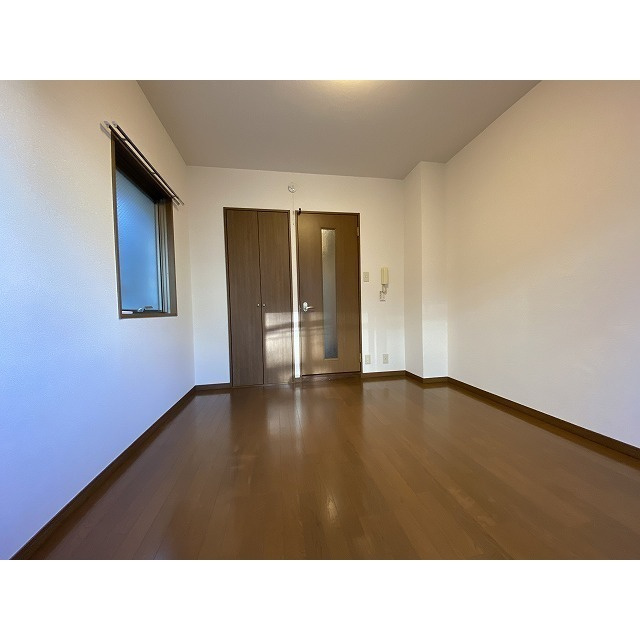 ＣＲＥＳＣＥＮＴ　ＭＯＴＯＮＥＳの居間・リビング|リビングです