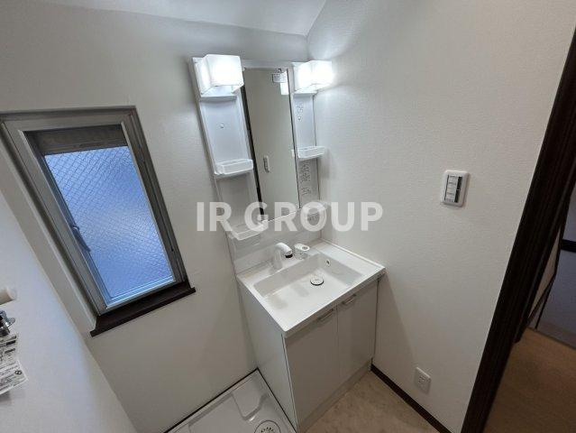 吉田テラスハウスの洗面所|スペースが確保できる洗面所です