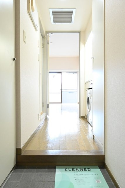 三軒茶屋リリエンハイムの玄関|収納もある玄関です