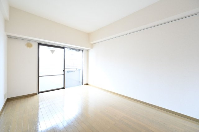 三軒茶屋リリエンハイムの洋室|広々とした洋室です